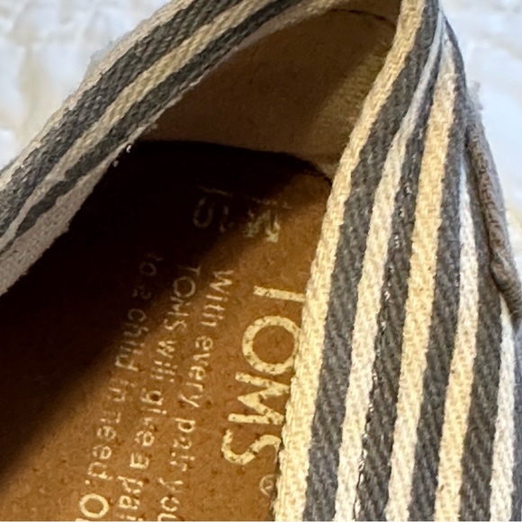 10M Women’s Striped Toms - Picture 3 of 3